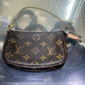 Louis Vuitton Mini Ponchette